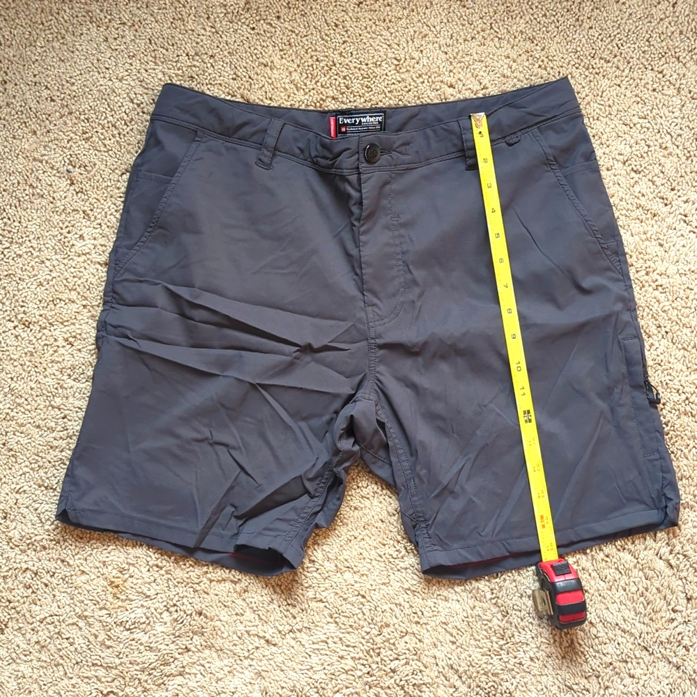 Men's 686 everywhere short featherlight charcoal gray size 34